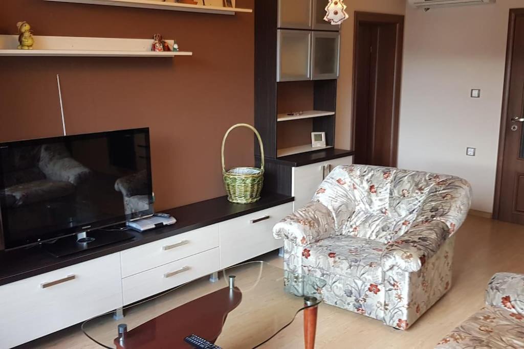 Слънчев Апартамент С Прекрасна Гледка, Паркинг. Apartment Smolyan Bagian luar foto