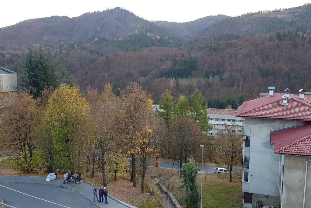 Слънчев Апартамент С Прекрасна Гледка, Паркинг. Apartment Smolyan Bagian luar foto